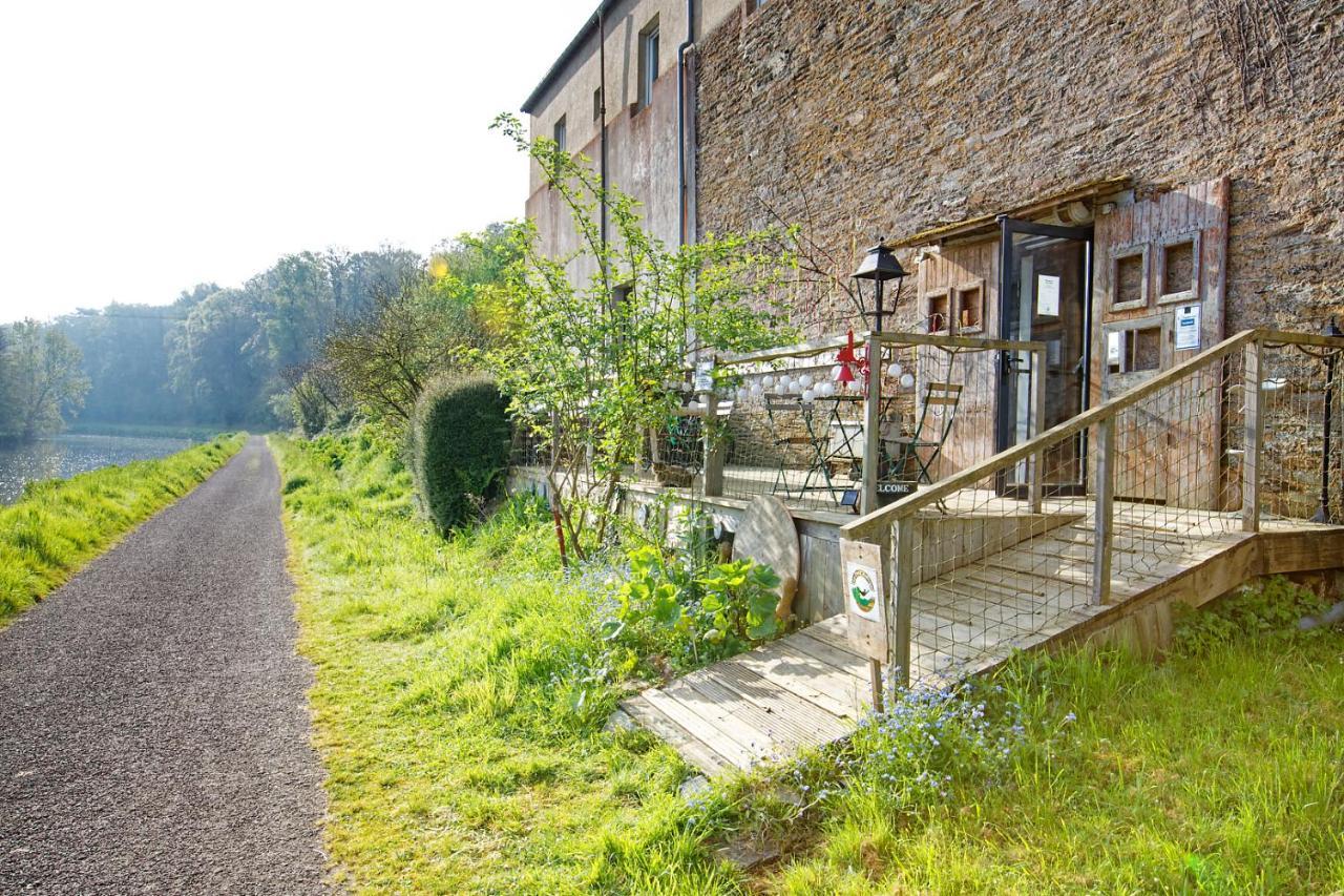 Malestroit Le Deck'Halage Bed & Breakfast エクステリア 写真